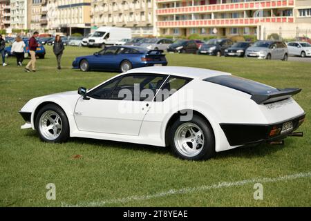 DIEPPE, FRANKREICH - 29. MAI 2022: Alpine Car Model A610 Ausstellung Vintage und Classic Cars. Stockfoto