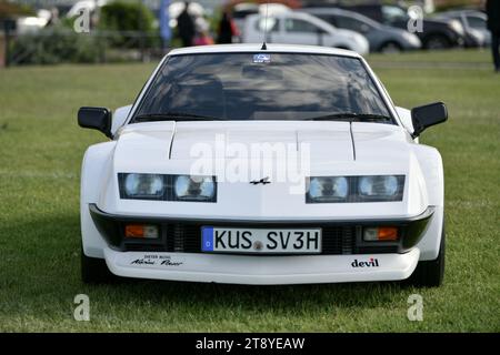 DIEPPE, FRANKREICH - 29. MAI 2022: Alpine Car Model A610 Ausstellung Vintage und Classic Cars. Stockfoto