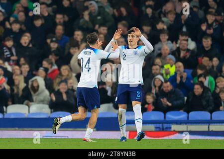 Tyler Morton #14 von England U21 feiert mit Tino Livramento #2 von England U21, nachdem er 1-0 beim Qualifikationsspiel zur UEFA Euro U21 England U21 gegen Nordirland U21 im Goodison Park, Liverpool, Großbritannien, 21. November 2023 (Foto: Conor Molloy/News Images) Stockfoto