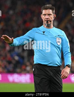 Schiedsrichter Matej Jug während des Qualifikationsspiels zur UEFA Euro-Gruppe D Wales gegen die Türkei im Cardiff City Stadium, Cardiff, Großbritannien, 21. November 2023 (Foto: Craig Thomas/News Images) Stockfoto