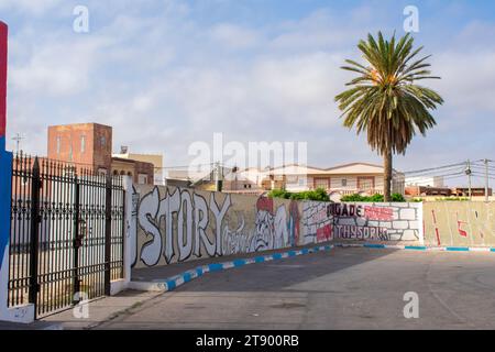 6.11.23 El Jem, Tunesien: Street Art Political Graffiti on Wall in City of El Jem Tunesien. Stockfoto