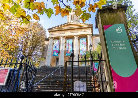 Bristol, Vereinigtes Königreich - 11. November 2023: St Georges Bristol Konzerthalle, ehemals georgianische Kirche, im Zentrum von Bristol von der Park Street aus gesehen Stockfoto