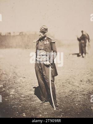 Commander Ballan im Stab von General Bosquet (Krimkrieg), 1855 (gedruckt 1856), Roger Fenton, Britisch, 1819–1869, 3/8 x 7/8 Zoll (18,73 x 14,92 cm) (Bild, Blatt)23 5/8 x 17 7/16 Zoll (60,01 x 44,29 cm) (Halterung), Salzdruck, England, 19. Jahrhundert Stockfoto