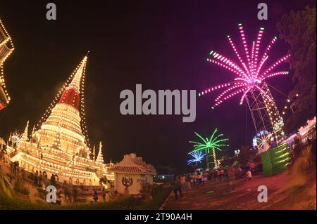 Nachtzeit des wichtigsten Gotteshauses, wenn Phra Samut Chedi das Siegel der Stadt Samut Prakan ist, Stockfoto