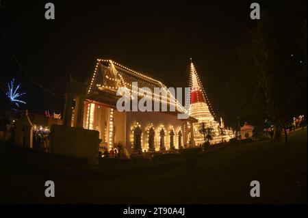 Nachtzeit des wichtigsten Gotteshauses, wenn Phra Samut Chedi das Siegel der Stadt Samut Prakan ist, Stockfoto