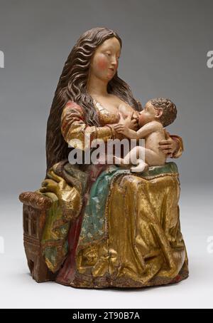 Virgin of the Milk (Virgen de la leche), um 1500, Circle of Gil de Siloe, Spanisch, aktive Burgos, Spanien, 1486–1501, 31 1/4 x 23 x 16 1/2 Zoll (Ca. 79,38 x 58,42 x 41,91 cm), Polychromatiertes Holz, Spanien, 16. Jahrhundert, diese mittelalterliche Skulptur der Jungfrau Maria, die ihren Sohn stillt, ist für ihre Zeit unerwartet naturalistisch. Milch galt als raffiniertes Blut aus dem Mutterleib, und Bilder der Jungfrau, die das Christuskind stillt, hatten theologische Bedeutung. Man dachte, die Milch der Jungfrau habe, wie das Blut Jesu am Kreuz, erlösende Eigenschaften Stockfoto