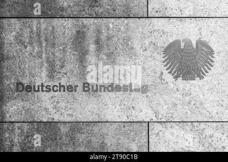Schild am Eingang zum Jakob-Kaiser-Haus Büro des Bundestages, Wilhelmstraße, Berlin, Deutschland Stockfoto