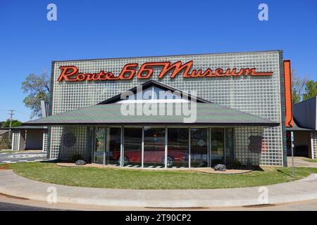 Clinton, Oklahoma, USA - 29. April 2023: Außenansicht des Route 66 Museums Stockfoto