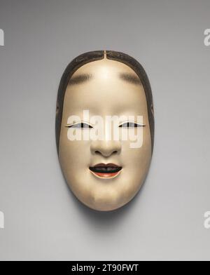 Keine Maske einer Frau, 18.-19. Jahrhundert, Unbekanntes Japanisch, 8 5/16 x 5 1/4 x 7/8 cm (21,11 x 13,34 x 7,3 cm), polychromtes Holz, Japan, 18. Bis 19. Jahrhundert, Noh-Masken wurden typischerweise aus Zypressenholz hergestellt, mit Gofun (schalenweiß) und Tierkleber grundiert und mit Mineralpigment gefärbt. Sie entwickelten sich aus Gigaku, einer Art Maskentanz mit Mime, die ihren Ursprung in Baekje hatte, einem der drei Königreiche Koreas (57 v. Chr. bis 668 n. Chr.). Während Noh-Auftritten trägt der Schauspieler in der Hauptrolle, bekannt als Scheiße, Masken, um übernatürliche Wesen, Frauen und ältere Menschen zu spielen. Stockfoto