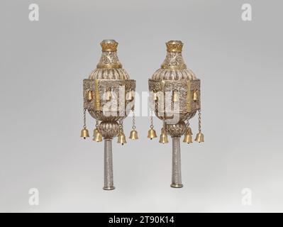 Rimmonim (Torah finial) (einer von einem Paar), 9 1/2 x 3 3/8 x 3 3/8 Zoll (24,1 x 8,6 x 8,6 cm), Silber, vergoldetes Silber, Marokko Stockfoto