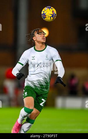 London, England am 21. November 2023. Jovon Makama aus Lincoln City während des Spiels der EFL Sky Bet League 1 zwischen Leyton Orient und Lincoln in der Brisbane Road, London, England am 21. November 2023. Foto von Phil Hutchinson. Nur redaktionelle Verwendung, Lizenz für kommerzielle Nutzung erforderlich. Keine Verwendung bei Wetten, Spielen oder Publikationen eines einzelnen Clubs/einer Liga/eines Spielers. Quelle: UK Sports Pics Ltd/Alamy Live News Stockfoto