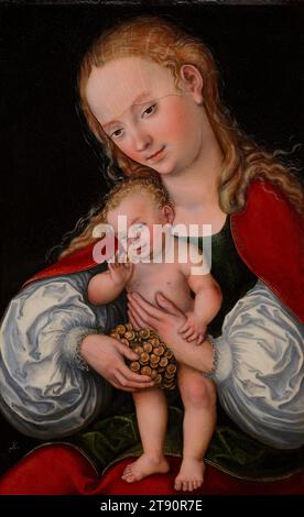 Madonna und Kind mit Trauben, um 1537, Lucas Cranach der ältere, Deutsch, (Sachsen), 1472 - 1553, 22 1/2 x 13 5/8 cm (57,15 x 34,61 cm), Öl auf Platte, Deutschland, 16. Jahrhundert, Lucas Cranach der ältere arbeitete in einer Zeit religiöser Umbrüche. Martin Luther (ein enger Mitarbeiter von Cranach) leitete die protestantische Reformation, die die katholische Kirche herausforderte, und argumentierte, dass der Mensch eine direkte Beziehung zu Gott haben könne, ohne dass ein Priester als Vermittler notwendig wäre Stockfoto