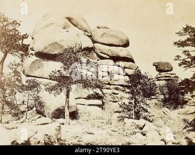 Granite Rock, Buford Station, Laramie Mountains, ca. 1870, Andrew Joseph Russell; Autor: Ferdinand V. Hayden, amerikanisch, 1830 - 1902, 6 x 8 Zoll (15,24 x 20,32 cm) (Bild)9 3/16 x 11 15/16 Zoll (23,34 x 30,32 cm) (Halterung), Albumendruck, USA, 19. Jahrhundert Stockfoto