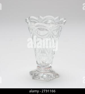 Glas, aus einem Silabub-Satz, 1750-1780, Unbekannt Anglo-Irish, 4 x 2 7/8 x 2 7/8 Zoll (Ca. 10,16 x 7,3 x 7,3 cm), Blei- und nichtbleihaltiges Glas, England oder Irland, 18. Jahrhundert Stockfoto