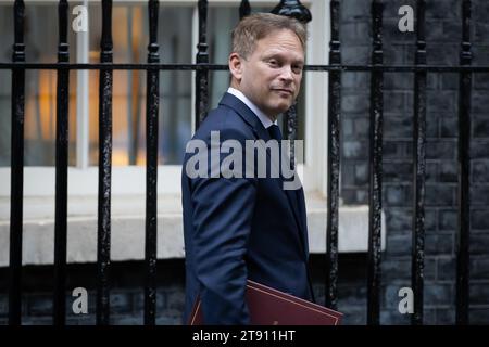 Grant Shapps verlässt eine Kabinettssitzung in der Downing Street, London. Gestern führte Premierminister Rishi Sunak eine überraschende Umgruppierung seines Kabinetts durch, entließ Suella Braverman als Innenministerin und übergab dem ehemaligen Premierminister David Cameron einen Peerage, der als Außenminister einen Schock zurückkehrt. (Foto: Tejas Sandhu / SOPA Images/SIPA USA) Stockfoto