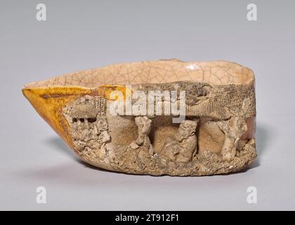 Satsuma Wassertopf, ca. 1900, Unbekanntes Japanisch, 2 x 4 3/4 x 3/4 Zoll (5,1 x 12,07 x 6,99 cm), Satsuma-Ware; glasiertes Steinzeug, Japan, 19. Jahrhundert Stockfoto