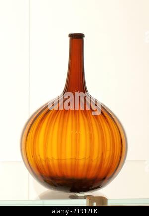 Kugelflasche, 19. Jahrhundert, Zanesville Glass Manufacturing Company, (Zanesville, Ohio), 9 1/4 Zoll (23,5 cm), Glas, USA, 19. Jahrhundert Stockfoto