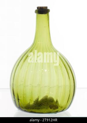 Kugelflasche, 19. Jahrhundert, Zanesville Glass Manufacturing Company, (Zanesville, Ohio), 1/2 x 5 x 5 Zoll (21,6 x 12,7 x 12,7 cm), Glas, USA, 19. Jahrhundert Stockfoto