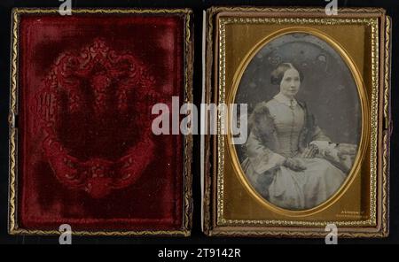 Porträt einer Frau im 'Gurney-Stuhl', 1852-1858, Jeremiah Gurney, Amerikaner, 1812-1895, 1/4 x 1/4 Zoll (10,8 x 8,26 cm) (Bild)4 11/16 x 3 3/4 x 13/16 Zoll (11,91 x 9,53 x 2,06 cm) (Halterung), Daguerreotype (1/4 Platte), USA, 19. Jahrhundert Stockfoto
