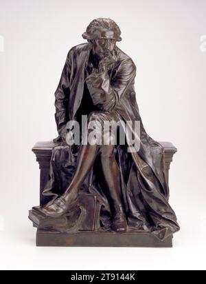 Antoine-Laurent de Lavoisier (1743-1794), 1891, Aimé-Jules Dalou, Französisch, 1838-1902, 3/4 x 3/4 x 12 1/4" (50,2 x 34,9 x 31 cm), Bronze, Frankreich, 19. Jahrhundert, Ein Zeitgenosse von George Washington, Lavoisier war einer der größten Wissenschaftler aller Zeiten und einer der Väter der modernen Chemie. Er interessierte sich besonders für Sauerstoff, ein Element, das er zuerst detektierte und beschrieb. Lavoiser wird als Gelehrter mit Büchern auf dem Boden gezeigt, die den Kopf auf die Faust stützen - in einer nachdenklichen Pose, die eine lange Tradition in der Darstellung von Gelehrten in der europäischen Kunst hatte. Stockfoto