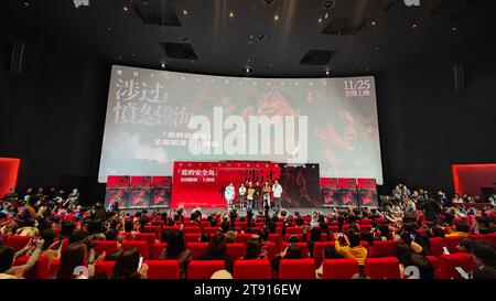 SHANGHAI, CHINA - 21. NOVEMBER 2023 - Foto bei der Roadshow für den Film Across the Furious Sea in Shanghai, China, 21. November 2023. Stockfoto