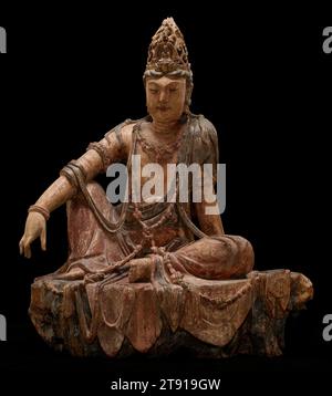 Avalokiteshvara Bodhisattva in der Wasser-Mond-Form (Shuiyue Guanyin), 12. Jahrhundert, 40 1/2 x 33 1/2 x 20 Zoll. (102,9 x 85,1 x 50 cm), Holz, Gesso und Pigmente, China, 12. Jahrhundert, von den vielen Manifestationen des Bodhisattva Avalokiteshvara war vielleicht keines in Ostasien häufiger als die einzigartig chinesische Form, die als „Wasser-Mond Avalokiteshvara“ bekannt ist, die sich später auch nach Korea und Japan ausbreitete. Diese Form des Bodhisattva prägt sein eigenes Paradies, Potolaka, das in der Schrift als zerklüftete Höhle am Meer beschrieben wird, von der aus Avalokiteshvara die Reflexion des Mondes bewundern konnte Stockfoto