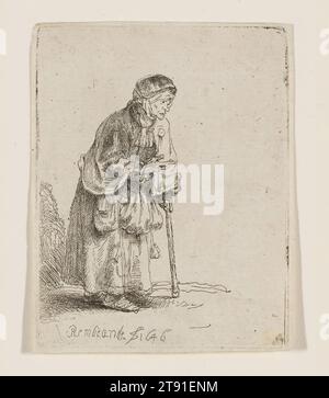 Bettlerin lehnt sich auf einen Stock, 1646, Rembrandt Harmensz. Van Rijn, Niederländisch, 1606–1669, 3 3/16 x 2 1/2 Zoll (8,1 x 6,3 cm) (Platte), Ätzen, Niederlande, 17. Jahrhundert, Ein Mythos über Rembrandt besagt, dass er so viele Bettler - mehr als dreißig Ätzungen in alles - geätzt hat, weil er sich von der Gesellschaft selbst entfremdet fühlte. Es ist wahr, dass er sich einst als Bettler darstellte, aber er fühlte sich mehr von den ausdrucksstarken Gesichtern, zerrissener Kleidung und zerknittertem Gang dieser „niedrigen“ Motive angezogen. Für die Zeit ungewöhnlich, gab Rembrandt seinen Bettlern echte Emotionen und individualisierte Gesichter Stockfoto