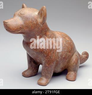 Hund, c.100-300 CE, 9 1/2 x 6 1/16 x 13 1/16 Zoll (24,1 x 15,4 x 33,2 cm), Clay, Mexiko, 2.-4. Jahrhundert, Colima-Künstler sind bekannt für ihre lebendige Darstellung von Tieren, insbesondere Hunden. Mexikanische haarlose Rassen wie die Xoloitzcuintle (Show-low-Eats-Queen-tlee) wurden domestiziert und als Nahrungsquelle aufgezogen. Sie hatten auch übernatürliche Bedeutung und wurden als Führer und Begleiter für Menschen im Jenseits angesehen. Colima-Begräbnisse enthielten häufig Hundeffigien, zusammen mit anderen Vorräten für ein angenehmes Leben nach dem Tod Stockfoto