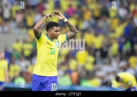 Rio De Janeiro, Brasilien. November 2023. RIO DE JANEIRO, BRASILIEN – 21. NOVEMBER: Rodrygo aus Brasilien reagiert während eines Spiels zwischen Brasilien und Argentinien im Rahmen der Qualifikation zur FIFA-Weltmeisterschaft Südamerika 2026 im Maracana-Stadion am 21. November 2023 in Rio de Janeiro. (Foto: Wanderson Oliveira/PxImages) Credit: PX Images/Alamy Live News Stockfoto