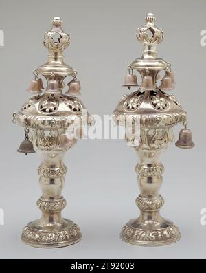 Rimmonim (Torah finial) (eines Paares), ca. 1867-72, 14 1/4 x 6 1/16 x 4 13/16 Zoll (36,2 x 15,4 x 12,22 cm), Silber, Österreich, 19. Jahrhundert Stockfoto