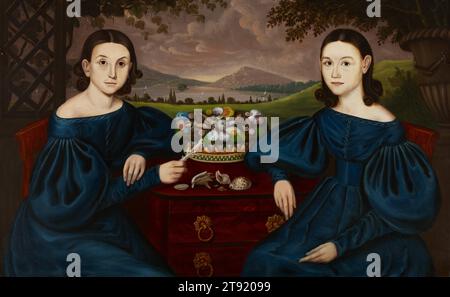 Porträt von Eliza Ann und Adelia Dusenberry, 1838, Orlando Hand Bears, amerikanisch, 1811–1851 44 3/4 x 57 3/4 Zoll (113,67 x 146,69 cm) (Sicht)35 1/2 x 67 x 3 Zoll (90,17 x 170,18 x 7,62 cm) (Außenrahmen), Öl auf Leinwand, USA, 19. Jahrhundert, sitzen die Dusenberry-Schwestern auf beiden Seiten einer Kommode oder Kommode, mit einer romantisierten Landschaft im Hintergrund. Der Korb mit gesammelten Muscheln verweist auf einen beliebten Zeitvertreib bei jungen Frauen der 1800er Jahre Eliza Ann, ein Jahr älter als ihre Schwester Adelia, hält ein Stück weiße Koralle Stockfoto