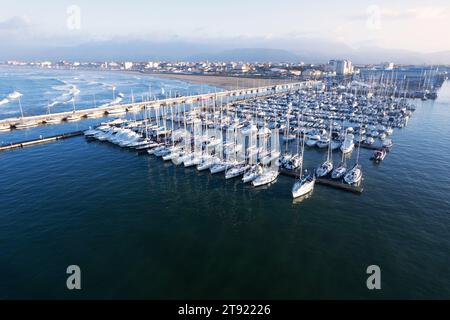 Luftbilddokumentation des Tourismushafens Viareggio Tuscany Italien Stockfoto