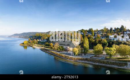 Luftpanorama des Seeparks im westlichen Teil der Stadt Ueberlingen am Bodensee, Landkreis Bodensee, Baden-Württemberg Stockfoto