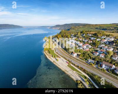 Aus der Vogelperspektive auf den Ueberlinger See und den Seepark im westlichen Teil der Stadt Ueberlingen am Bodensee, Landkreis Bodensee Stockfoto