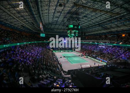 Malaga, Spanien. 21. November 2023 (Malaga) der Tennisspieler Novak Djokovic hat heute Nachmittag zum ersten Mal auf der Strecke von Martín Carpena von Malaga trainiert. Der Serbe hat mit einem Ellbogen trainiert. Es gibt Länder, die den Salat im Finale des Davis Cup 2023 anstreben: Kanada, Italien, Holland, Finnland, Großbritannien, Tschechien, Australien und Serbien besitzen Djokovic. Quelle: CORDON PRESS/Alamy Live News Stockfoto