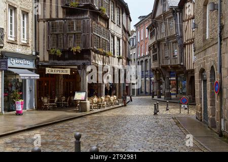 Fachwerkhäuser in Dinan, Cotes-d'Armor, Bretagne, Frankreich Stockfoto