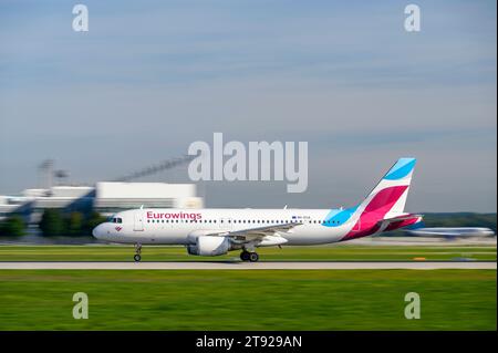 München, Deutschland - 2. September. 2023 : Eurowings Europe Malta A320-214 mit der Flugzeugnummer 9H-EUX startet auf der Südbahn 26L Stockfoto