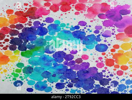 Helle mehrfarbige Farbspritzer sind auf weißem, strukturiertem Papier aufgespritzt. Stockfoto