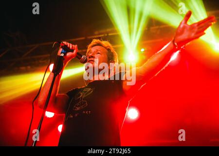 Mailand, Italien. November 2023. David Duchovny tritt live auf der Portals Tour im Magazzini Generali in Mailand, Italien, am 18. November 2023 auf. (Foto: Alessandro Bremec/NurPhoto) Credit: NurPhoto SRL/Alamy Live News Stockfoto