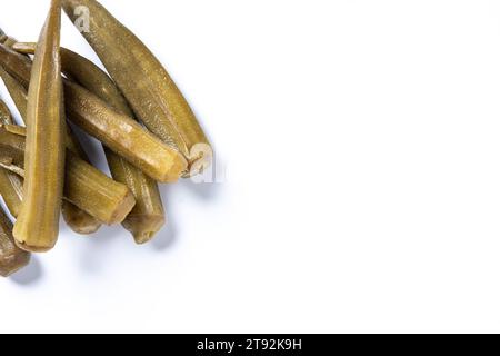 Okra-Schichten isoliert auf weißem Hintergrund Stockfoto