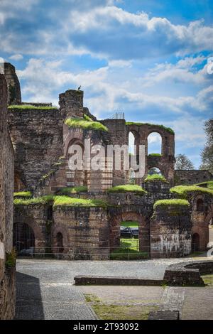 Der Blick auf die Trierer Kaiserbäder, Kaiserthermen, eine große römische Badeanlage in Trier, Deutschland Stockfoto