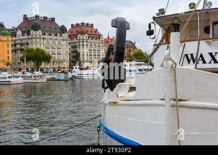 Stockholm, Schweden: Blick auf Strandvägen, Boote im Hafen Stockfoto