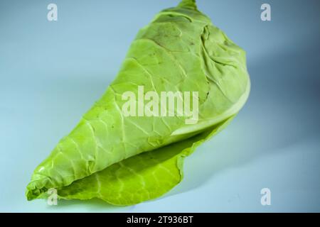 Kohl auf weißem Hintergrund Stockfoto