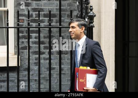 London, Großbritannien. November 2023. Rishi Sunak, Premierminister, verlässt 10 Downing Street für PMQ's London UK Credit: Ian Davidson/Alamy Live News Stockfoto
