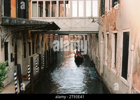 Kanäle in Venedig, Italien (35-mm-Filmfotografie) Stockfoto