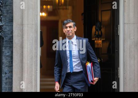 London, England, Großbritannien. November 2023. Der britische Premierminister RISHI SUNAK verlässt die Downing Street 10 vor den Fragen des Premierministers. (Kreditbild: © Tayfun Salci/ZUMA Press Wire) NUR REDAKTIONELLE VERWENDUNG! Nicht für kommerzielle ZWECKE! Stockfoto