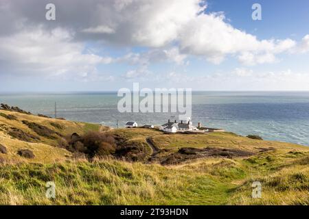 Blick hinunter zum Leuchtturm von Anvil Point, Durlston Country Park, Dorset, England, Großbritannien Stockfoto