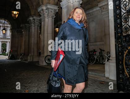 London, Großbritannien. November 2023. Gillian Keegan, Staatssekretärin für Bildung. Die Minister nehmen heute an der wöchentlichen Kabinettssitzung in der Downing Street Teil. Quelle: Imageplotter/Alamy Live News Stockfoto