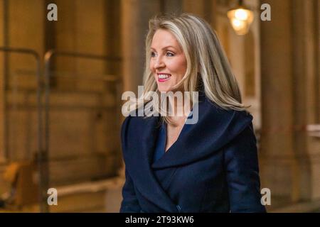 Downing Street, London, Großbritannien. November 2023. Laura Trott, MBE-Abgeordnete, Chief Secretary of the Treasury, nimmt an der wöchentlichen Kabinettssitzung in der Downing Street 10 Teil. Foto: Amanda Rose/Alamy Live News Stockfoto
