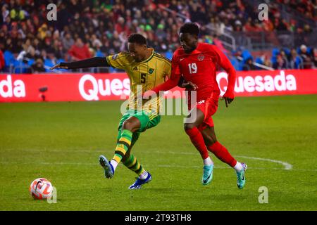 Toronto, Ontario, Kanada, 21. November 2023, A. Davies #19 in Aktion während des Spiels der CONCACAF NATION LEAGUE zwischen Kanada und Jamaika im BMO Field. Stockfoto